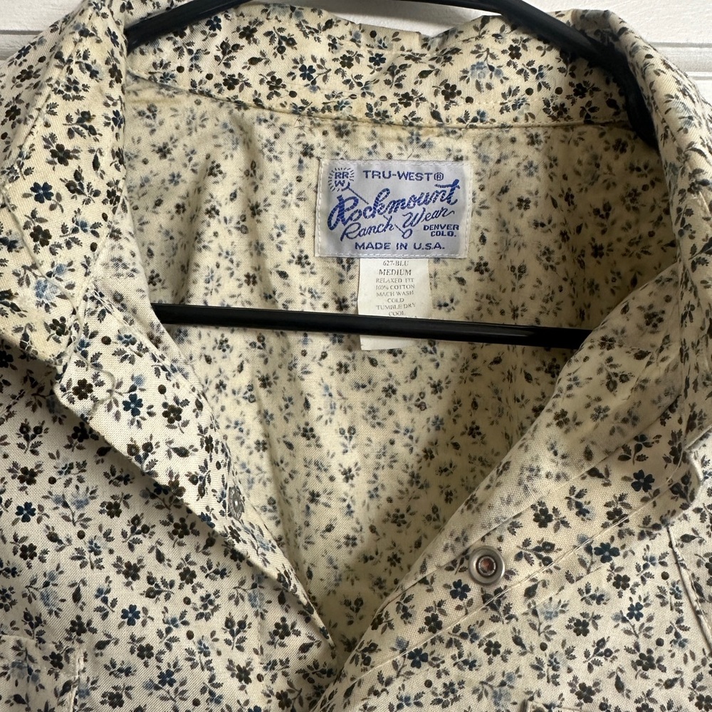 Rockmount Ranch Wear Men's Floral Print Button-Up Shirt in Cream